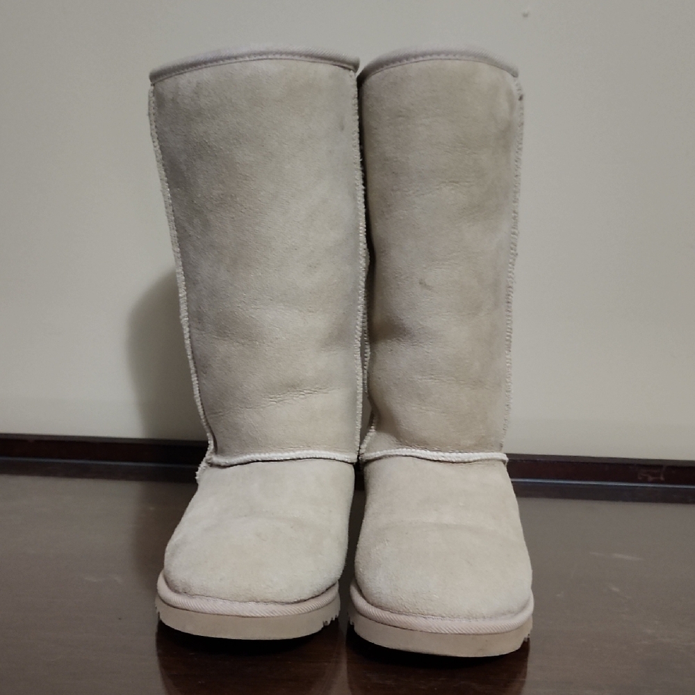 UGG Australia Women's Cream Suede Boots